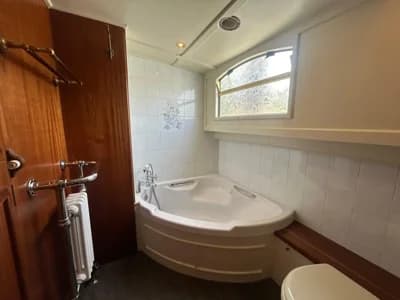 1997 Delta Luxe Motor 21m Boat for Sale in Shepperton 5