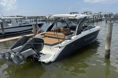 2023 Cobalt 30SC Outboard 3