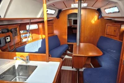 2001 Beneteau Oceanis Clipper 331 | 34.0 ft 2