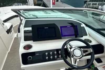 2019 Sea Ray SLX 310 4