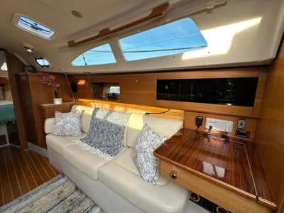 2023 Catalina 315 | 33 ft 5