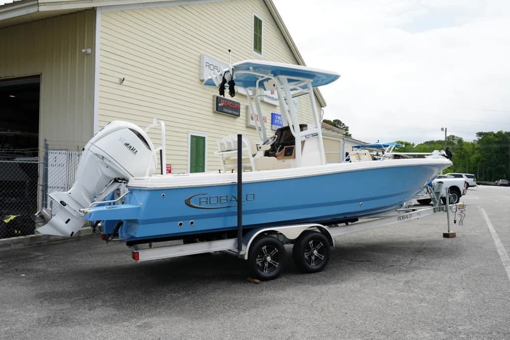 2026 Robalo 246 Cayman