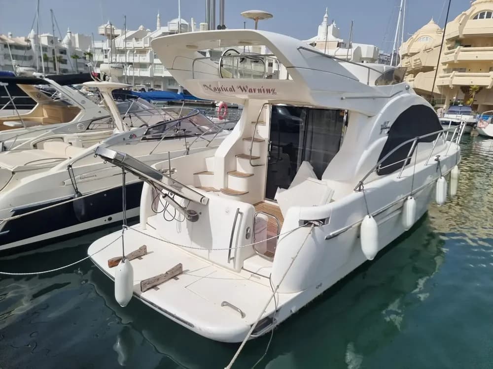 1999 Azimut 39 Boat for Sale in AN