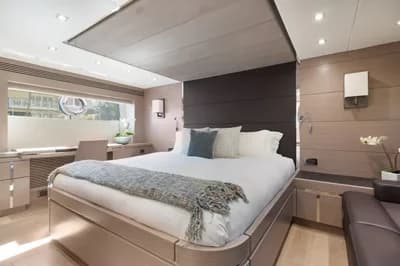 2015 Sunseeker 68 Sport Yacht Boat for Sale in Puerto Sotogrande 3