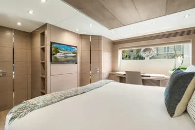 2015 Sunseeker 68 Sport Yacht Boat for Sale in Puerto Sotogrande 4