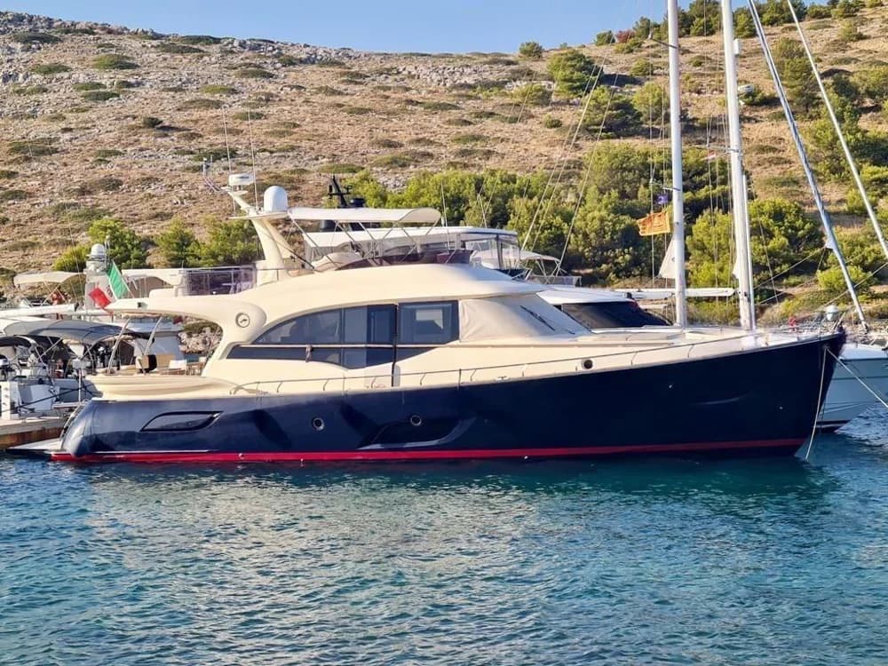 2013 Mochi Craft MOCHI 64 DOLPHIN CRUISER | 63ft
