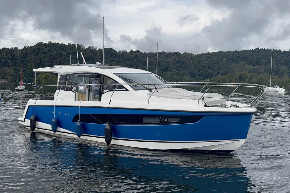 2023 Sealine C335 | 33.8 ft