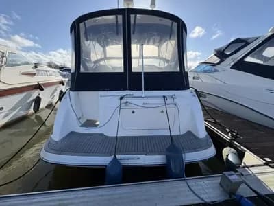 2005 Bayliner 305 Cruiser Boat for Sale in Chertsey 2