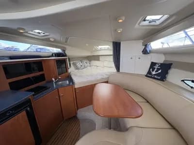 2005 Bayliner 305 Cruiser Boat for Sale in Chertsey 3