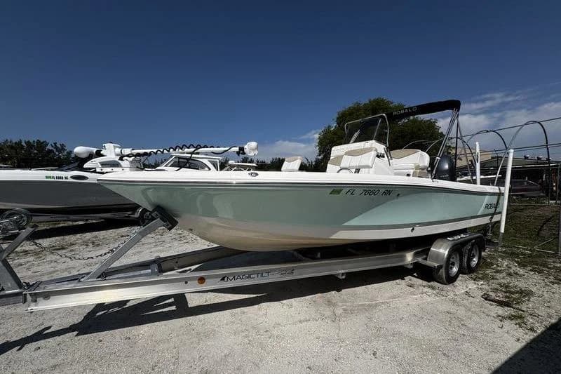 2018 Robalo 226 Cayman