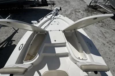 2018 Robalo 226 Cayman 3