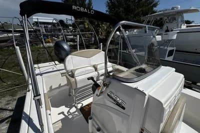 2018 Robalo 226 Cayman 5