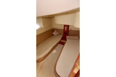 2009 Azimut 42 | 43.3 ft 3