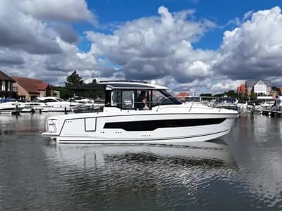 2025 Jeanneau Merry Fisher 895 S2 Boat for Sale in Lincoln 2