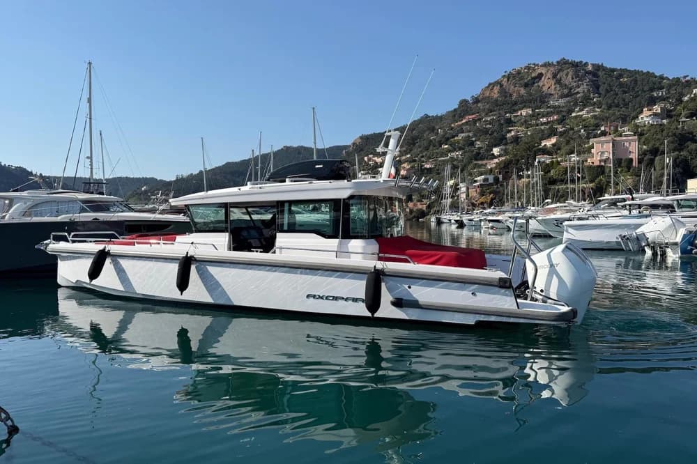 Axopar 37 XC Cross Cabin