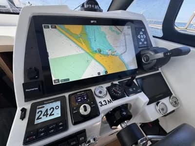 2023 Rodman Spirit 31 HT Inboard Boat for Sale in Portland Marina 5