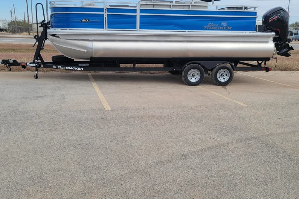 2026 Sun Tracker Fishin' Barge 20 DLX
