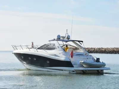 2005 Sea Ray 320 Sundancer Boat for Sale in Vilamoura 2