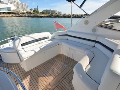 2005 Sea Ray 320 Sundancer Boat for Sale in Vilamoura 5