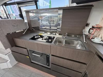 2025 Sealine C335 | 10m 5