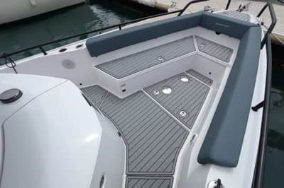 2023 Axopar 28 Cabin | 28.7 ft 3