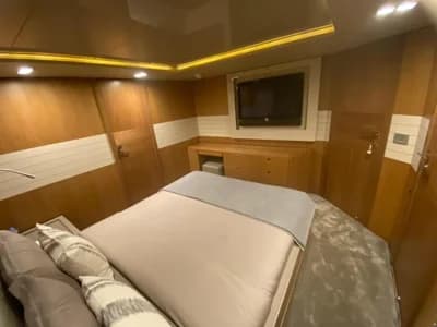 Ferretti Custom Line 100 4