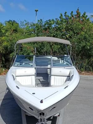 2016 Cobalt A28 | 28.5 ft 3
