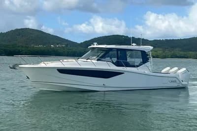 2022 Boston Whaler 405 Conquest | 40 ft 2
