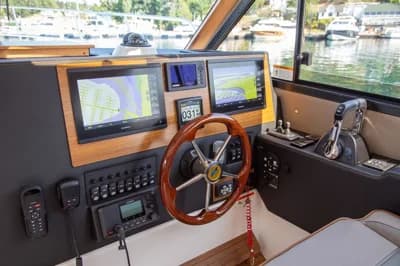2026 Cutwater C-32 Coupe | 37.7 ft 3
