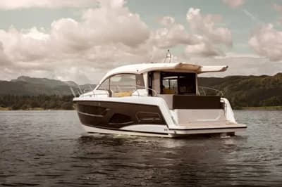 2023 Sealine C390 Boat for Sale in Bowness-on-Windermere 2