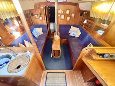 1989 Moody 376 Boat for Sale in Gosport 2