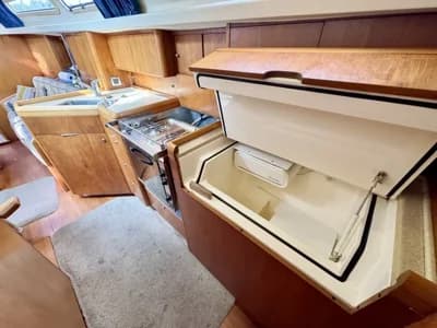 2001 Moody 38-2 Boat for Sale in Hamble 3
