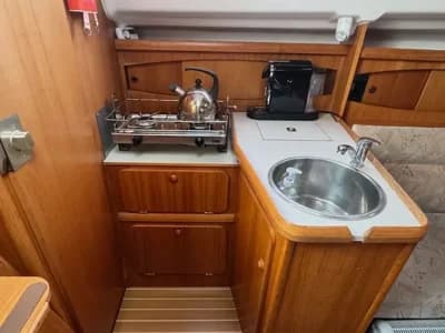 1998 Jeanneau Sun Odyssey 29.2 Boat for Sale in Dartmouth 3