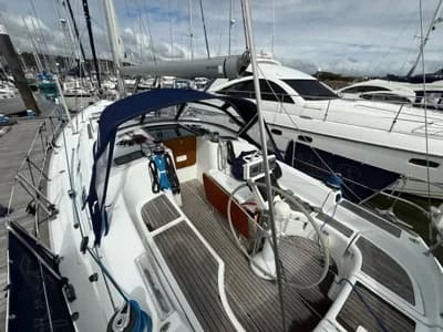 2005 Beneteau Oceanis 423 Boat for Sale in Pwllheli 3