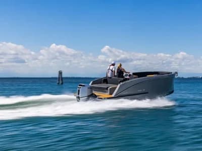 Maxima 680 Sport Lounge Boat for Sale 3