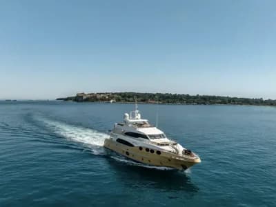 2012 Majesty 125 Boat for Sale in Mandelieu-La Napoule 2