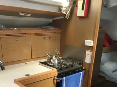 2010 Jeanneau Sun Odyssey 42i Boat for Sale in Menorca 3