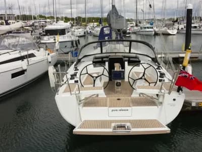 2021 Hanse 388 Boat for Sale in Hamble 2