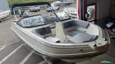 Bayliner VR5 Bowrider 2