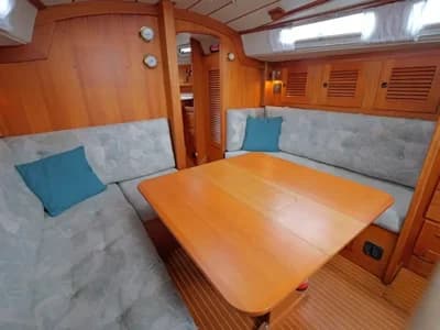 1990 Hallberg-Rassy 36 Boat for Sale in Ardfern 3