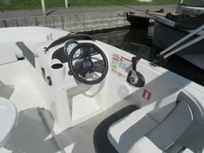 2020 Bayliner E18LE Boat for Sale in Chertsey 3