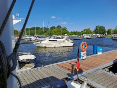 Sea Ray 300 Express Cruiser 2