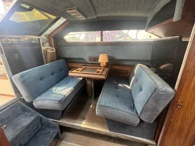Sea Ray 300 Express Cruiser 5