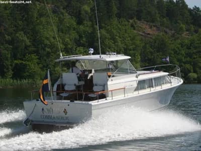 CHRIS CRAFT 31 COMMANDER 2