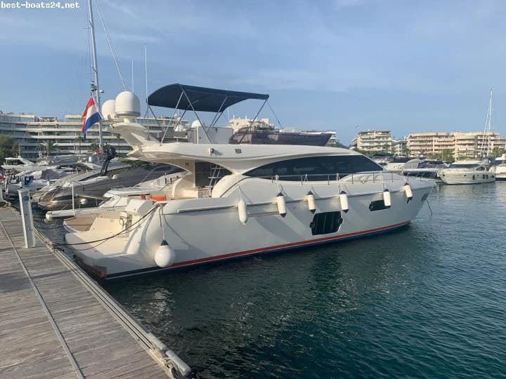 FERRETTI 560