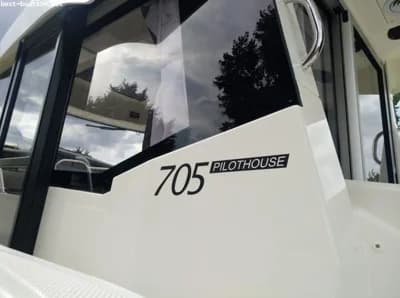 QUICKSILVER CAPTUR 705 PILOTHOUSE 3
