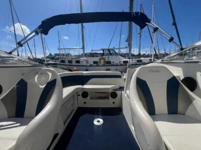 2004 Rinker 232 Captiva CC Boat for Sale in Swansea 3