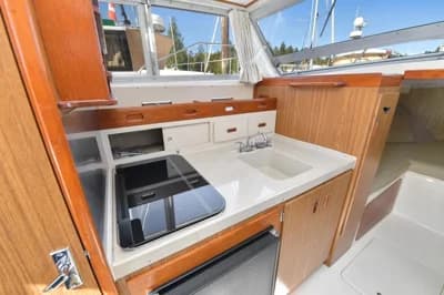 1977 Bertram 28 Flybridge Cruiser | 28 ft 3