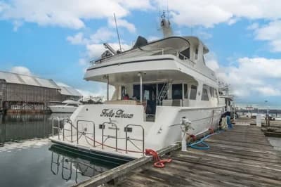 2005 President 680 Skylounge | 70 ft 2