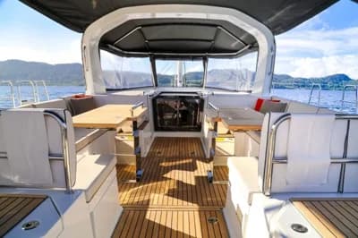BENETEAU OCEANIS YACHT 62 3